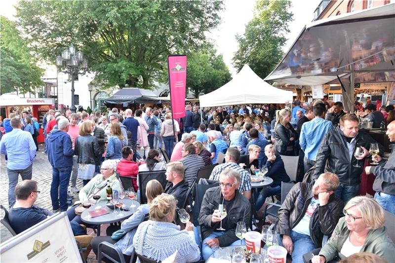 Volles Haus zum Winzerfest am Pferdemarkt. Dieses Jahr fällt es eine Nummer kleiner aus. Foto: Archiv