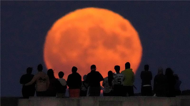 Faszination Vollmond: Was ist Fantasie und was sind Fakten? Vollmond über Chicago