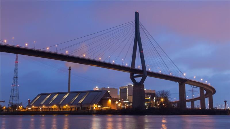 Vollsperrung wegen Bauarbeiten: Die Köhlbrandbrücke in Hamburg.