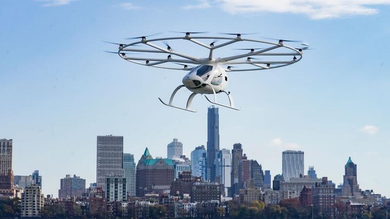 Volocopter stellt neuartige Fluggeräte mit einem markanten Ring für die Rotoren auf dem Dach her.