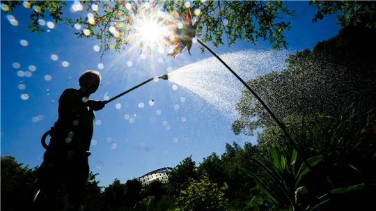 Vom 1. Juni bis zum 30. September schränkt die Region Hannover die Wassernutzung für bestimmte Gruppen und zu bestimmten Zeiten ein. 