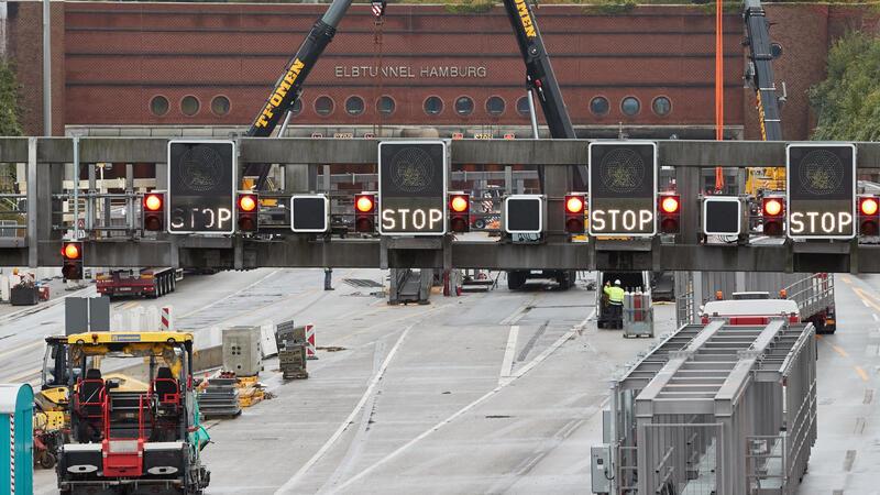 A26-„Meilenstein“: Nächste Elbtunnel-Vollsperrung notwendig Vom 16. bis 19. Februar 2024 ist die nächste Vollsperrung der A7 rund um den Elbtunnel angekündigt.