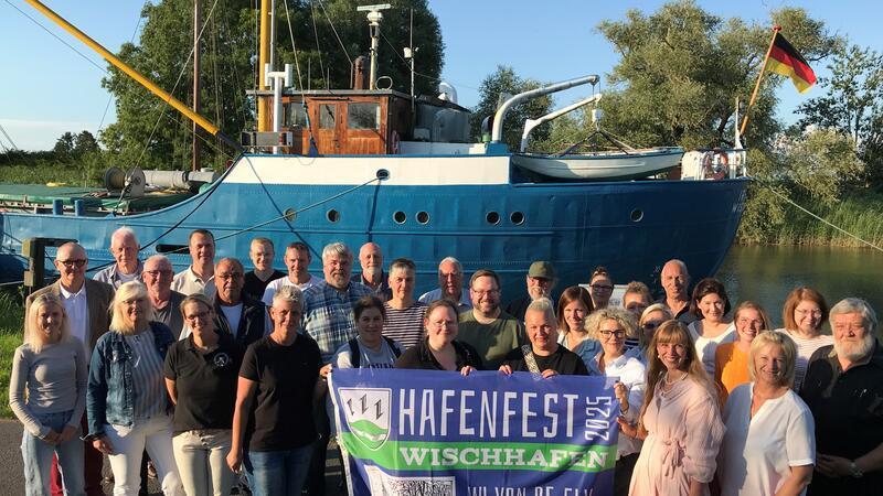 Vom 22. bis 24. August wird in Wischhafen Hafenfest gefeiert. Fast das ganze Dorf arbeitet mit.