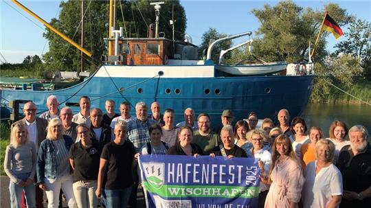 Vom 22. bis 24. August wird in Wischhafen Hafenfest gefeiert. Fast das ganze Dorf arbeitet mit.