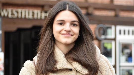 Vom Chorgesang zum Orchester: Die Wahl der Musikklasse hat die angehende Abiturientin Pauline Büttner erst vom Singen zum Cello und schließlich ins Buxtehuder Jugend-Sinfonie-Orchester gebracht.