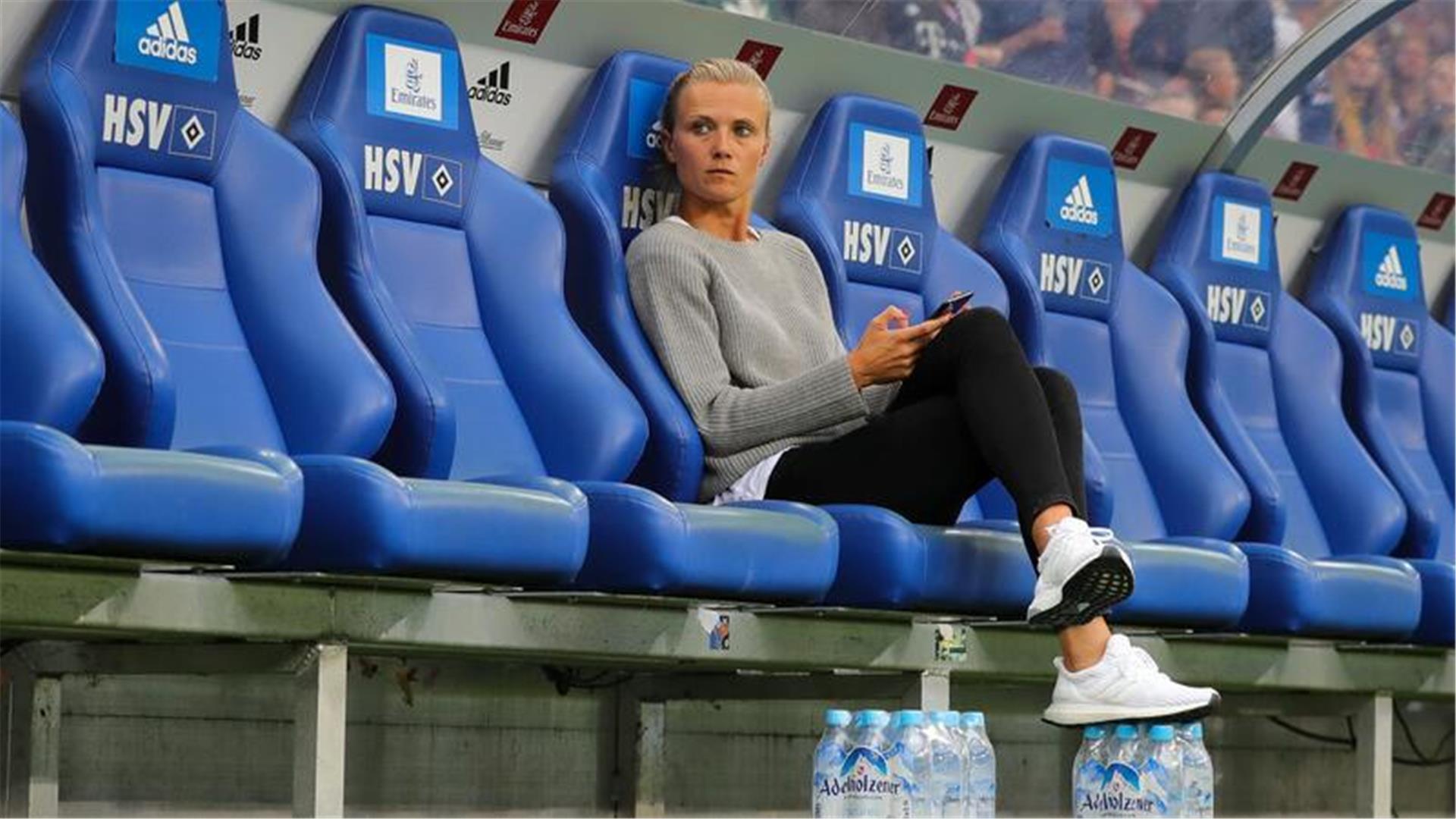 FC Bayern Best tigt Managerin Kr ger Spricht Mit HSV