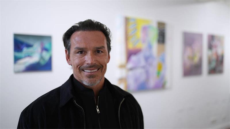 Vom Fußball-Profi zum Kunstmaler: Ex-HSV-Spieler Piotr Trochwoski. 
