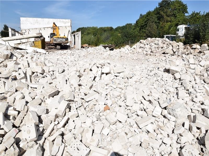 Vom Gebäude bleiben nur Trümmerhaufen. Fotos: Strüning