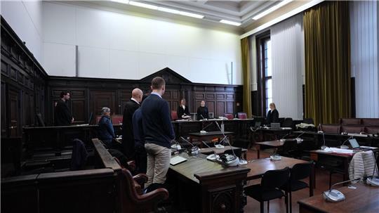 Vom schwersten Vorwurf, einen 60-Jährigen dauerhaft in Koma geschlagen zu haben, wurde der Angeklagte freigesprochen. (Archivbild) 