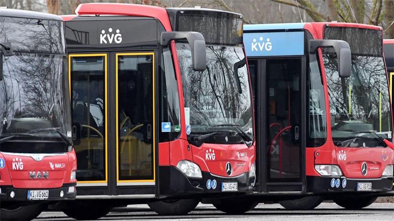 Vom zweitägigen Warnstreik betroffen sind die öffentlichen Busunternehmen in Kiel (KVG), Lübeck (Stadtverkehr Lübeck), Flensburg (Aktivbus) und Neumünster (SWN). (Symbolbild)