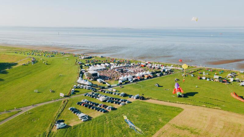 Von 12 bis 24 Uhr feierten in den vergangenen zwei Jahren 4000 Gäste beim Elbstrand-Festival Otterndorf.