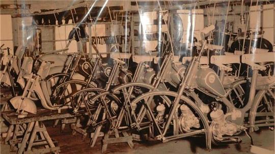 Von 1949 bis 1954 werden in den Hummelwerke in Sittensen Sitta-Motorroller gefertigt. Die Polizei steht zunächst vor der Frage, wie diese Gefährte verkehrsrechtlich zu beurteilen sind. Foto: Handwerkermuseum Sittensen