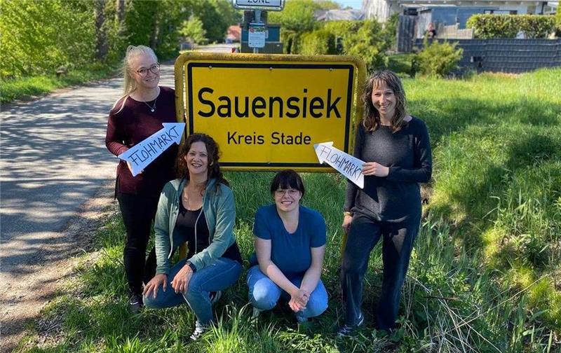 Von Anfang an beim Sauensieker Flohmarkt-Team dabei: Jasmin Kuber (links) und Lea Rauschenberger.