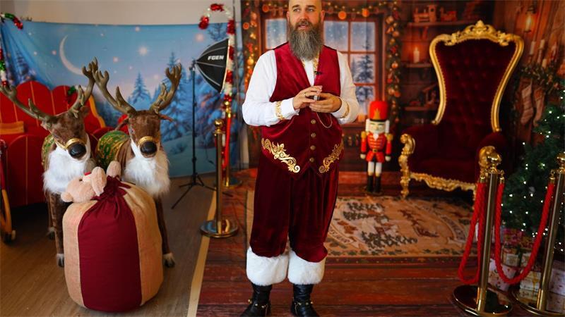 Tätowierer gibt Weihnachtsmann-Crashkurs Von Billigweihnachtsmännern hat Denker genug.