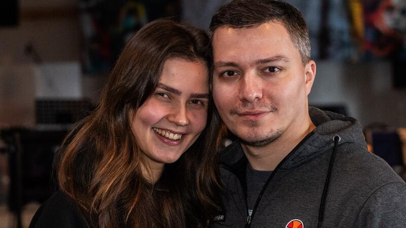 Eine Odyssee von Charkiw bis Cuxhaven: Junge Musiker geben ein Benefizkonzert Von Charkiw nach Cuxhaven: Daria Sokolovska und Maksym Perekhozhuk.