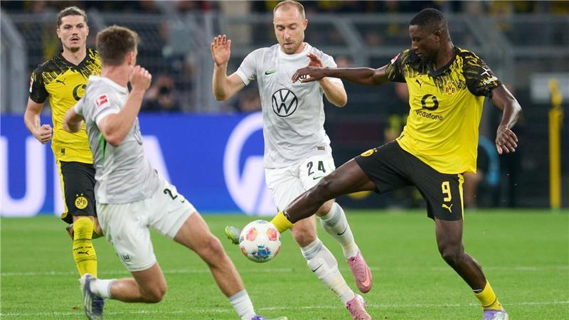 Eriksen „glücklich“ über Wolfsburg-Debüt an besonderem Ort Von Christian Eriksen (M) verspricht sich Wolfsburgs Trainer viel.