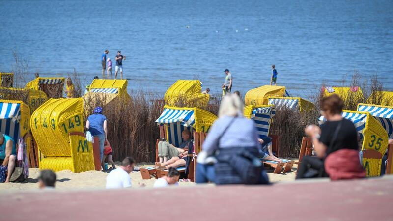 Spontan in den Urlaub: Gibt es an der Nordseeküste noch Kapazitäten? Von Döse bis Sahlenburg: An den Cuxhavener Sandstränden ist Urlaubsstimmung angesagt.
