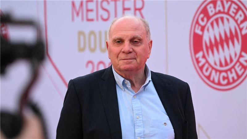 Bayern poltern und feiern - Dankbarer Müller sagt „Servus“ Von Ehrenpräsident Uli Hoeneß gab es mal wieder Klartext.