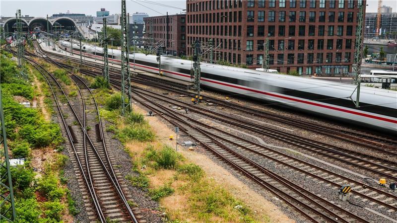 Von Kiel aus soll im nächsten Jahr sechsmal täglich ICE-Züge nach Stuttgart und zweimal täglich nach Berlin fahren. (Archivbild)
