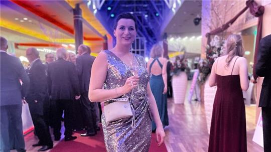 Von Kopf bis Fuß in Silber: Mirja Pütz.
