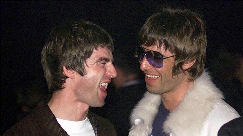 Oasis-Comeback am Freitag: Tour-Start in Cardiff Von Zankereien noch nichts zu merken: die Brüder bei einer Award-Verleihung. (Archivbild)
