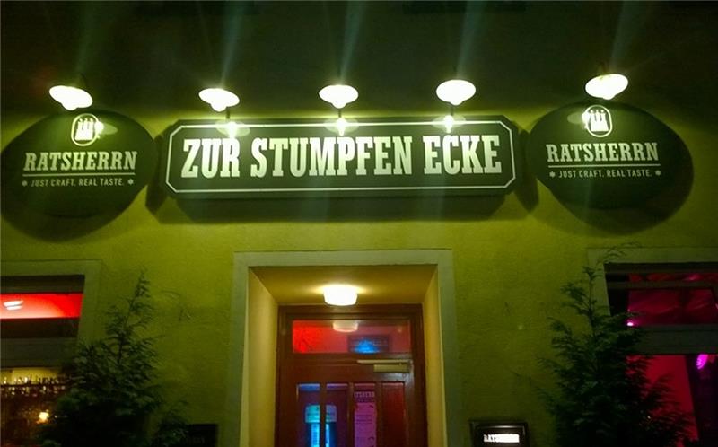 Von außen ganz klassisch Kneipe : Die „Stumpfe Ecke“ im Seeveviertel.