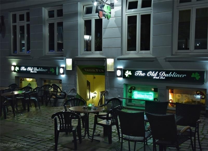 Vom Puff zum Pub: Harburgs „grüne“ Höhle Von außen schlicht: Das Leben im Old Dubliner tobt im Souterrain