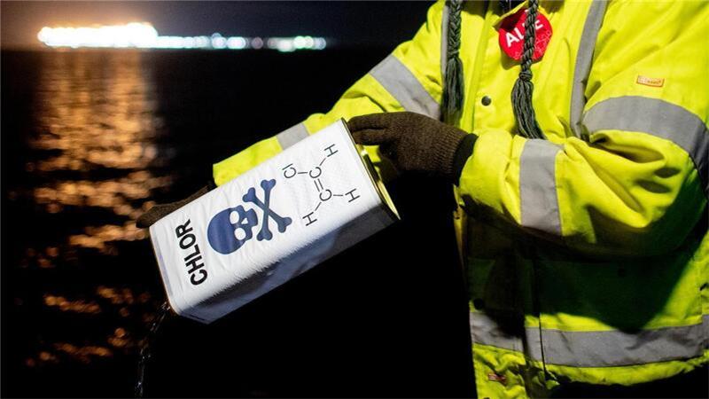 Verzögerungen: Wann das zweite LNG-Terminal im Jadebusen an den Start geht Von dem LNG-Terminal „Höeg Esperanza“ wird chlor- und bromhaltiges Abwasser in die Nordsee geleitet. Dagegen hatten Umweltschützer protestiert.