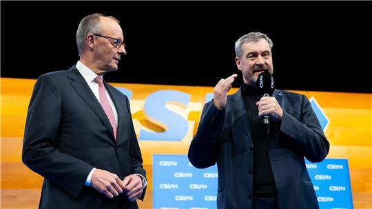 Von den CSU-Delegierten wird Kanzler Friedrich Merz (CDU) in München herzlich empfangen.