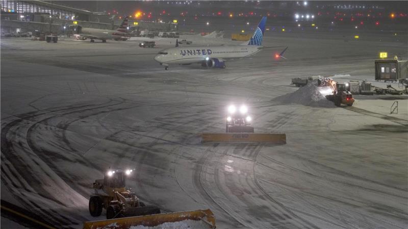 Von den Flugstreichungen am Freitag waren Flightaware zufolge besonders die drei Flughäfen des Großraums New York betroffen.