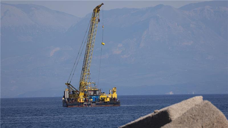 Von der Bergung erhofft sich die Staatsanwaltschaft Aufschluss, wie es zu dem Unglück kommen konnte. Darüber gibt es jede Menge Spekulationen bis hin zu Verbindungen ins Geheimdienst-Milieu.