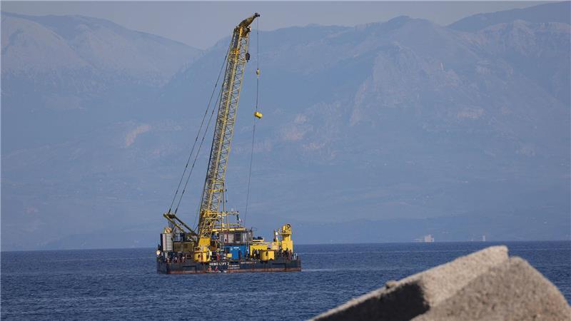 Von der Bergung erhofft sich die Staatsanwaltschaft Aufschluss, wie es zu dem Unglück kommen konnte. Darüber gibt es jede Menge Spekulationen bis hin zu Verbindungen ins Geheimdienst-Milieu.