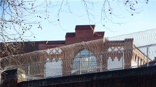 Von der Decken dankte den JVA-Bediensteten: „Mit ihrem Einsatz gestalten sie den Gefangenen die Weihnachtszeit so angenehm, wie dies möglich ist.“. (Symbolbild)