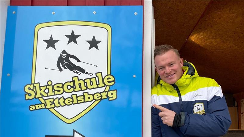 Ende der Ballermann-Saison: Was macht der Sommer im Winter? Von der Playa an die Piste: Julian Benz hat zwei Skischulen im Sauerland. (Handout)