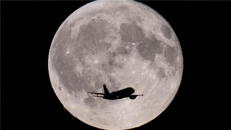 Luftverkehrswirtschaft: Deutsche fliegen hinterher Von deutschen Flughäfen starten immer noch weniger Jets als vor Corona.