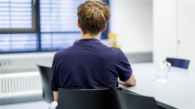 Von einer Altersbeschränkung für Social Media hält Jonas trotz seiner eigenen Erfahrungen nichts. 