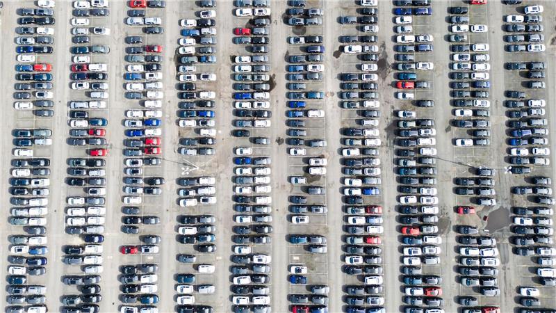 Von früheren Rekordwerten ist Europas größter Autobauer weit entfernt: 2019 war Volkswagen noch auf fast elf Millionen Auslieferungen gekommen. (Archivbild)