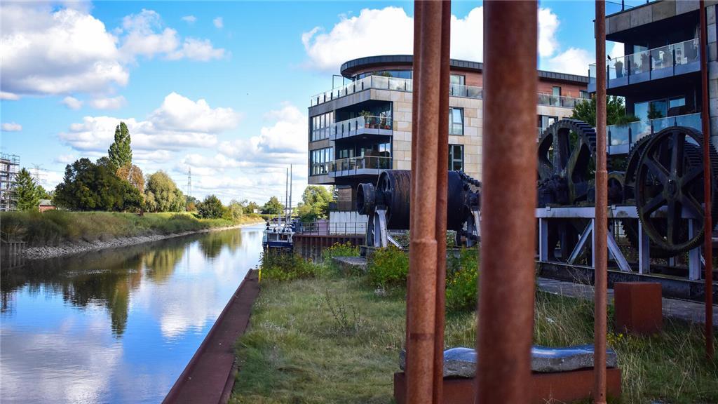 Von hier schlängelt sich die Schwinge Richtung Stadersand und Elbe.