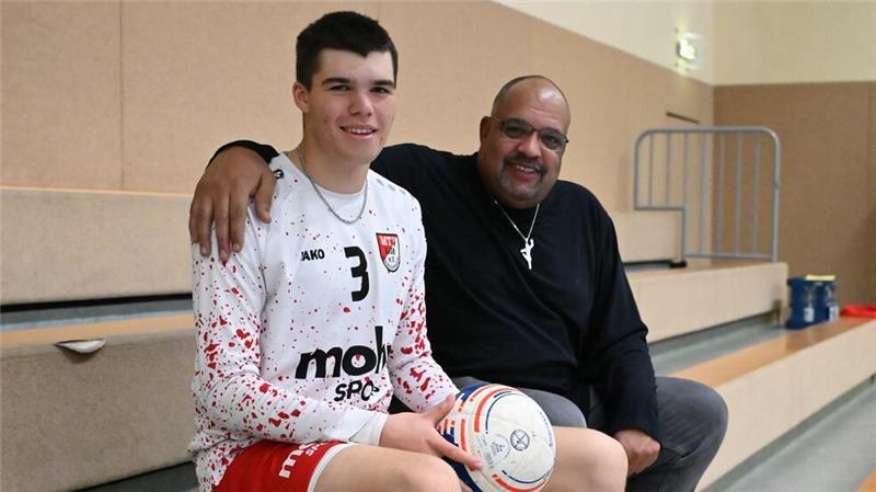 Faustball-Legende auf der Tribüne: Sein Sohn spielt für Wangersen „Von ihm habe ich alles gelernt“, sagt Marvin Becker über seinen Vater.
