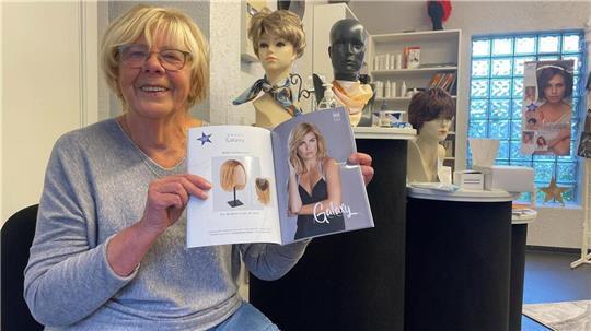 Von schicken Kurzhaarschnitten bis zu langem Haar in bunten Farben: Perücken eröffnen kreative Wege für Haarstyling und verleihen neuen Schwung im Alltag.