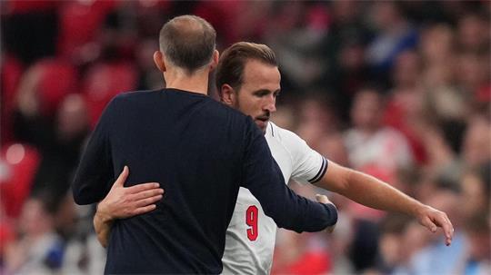 Von seinem Trainer Thomas Tuchel (l) bekam Harry Kane nach seinem Rekordspiel Lob. 