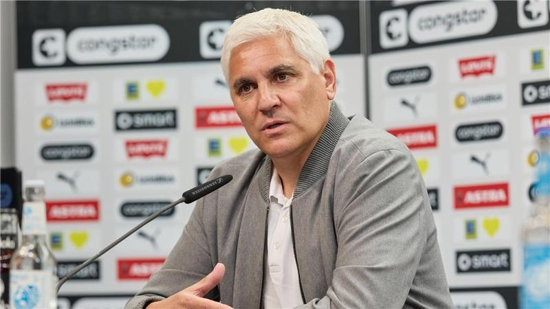 Von seinem neuen Cheftrainer überzeugt: St. Paulis Sportchef Andreas Bornemann.