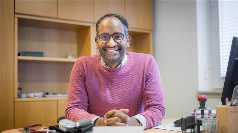 Von seinen Patienten lässt sich Umes Arunagirinathan einfach Dr. Umes nennen.