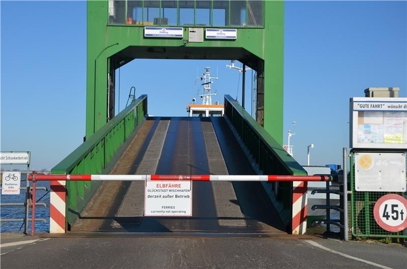 Von vergangenem Sonnabend bis Dienstagmittag hatten die Elbfähren ihren Verkehr eingestellt. Grund: Niedrigwasser . Foto: von Allwörden