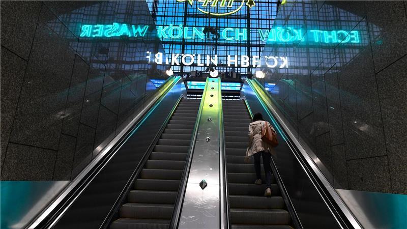 100 Jahre Rolltreppe: Traumfahrt für 30 Sekunden Vor 100 Jahren wurde in Köln die erste Rolltreppe Deutschlands eröffnet
