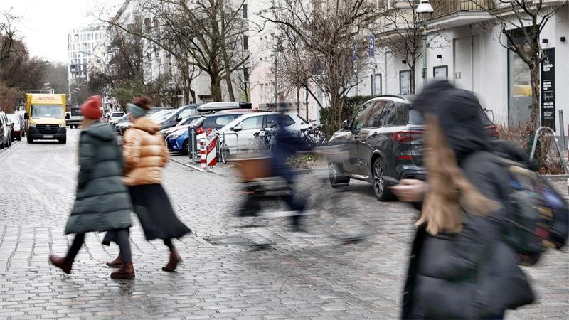 Vor 130 Jahren kam es zum weltweit ersten tödlichen Autounfall einer Fußgängerin in London. (Symbolbild)