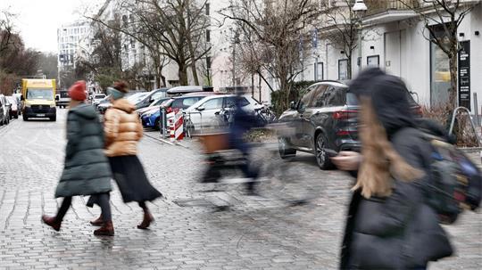 Vor 130 Jahren kam es zum weltweit ersten tödlichen Autounfall einer Fußgängerin in London. (Symbolbild)