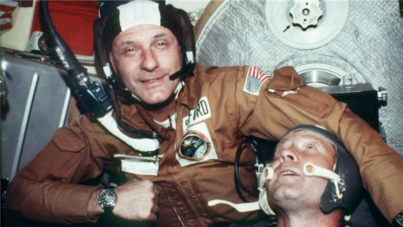 Ein Handschlag mit Folgen: Amerikaner und Russen im All Vor 50 Jahren begann mit dem historischen Händedruck der Russen und Amerikaner im All auch die Zusammenarbeit der Großmächte im Weltraum. (Archivbild)