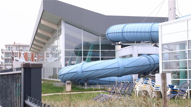 Vor 50 Jahren eröffnet: Das zunächst unter der Bezeichnung „Meerwasserbrandungsbad“ firmierende „ahoi!“-Bad in Duhnen. Foto: Koppe
