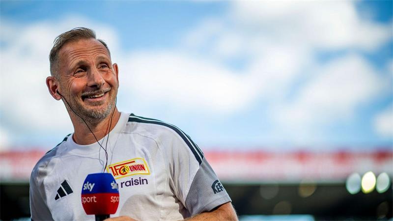 Trotz Ebnoutalib-Dreierpack: Frankfurt spielt in Berlin 3:3 Vor Anpfiff gute Laune: Union Berlins Trainer Mauro Lustrinelli.